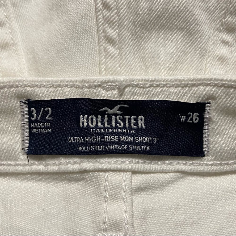HOLLISTER ULTRA HIGH-RISE EMBROIDERED WHITE DENIM MOM SHORTS - Picture 5 of 5